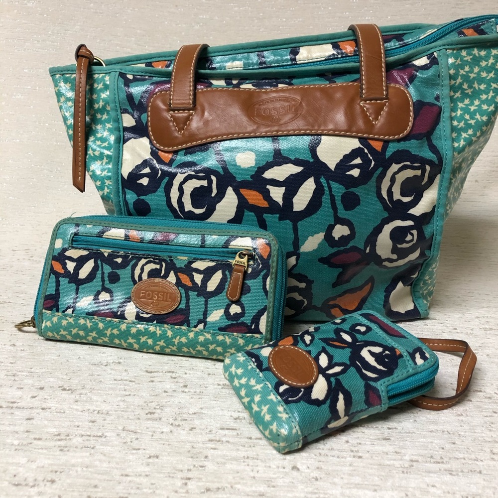 Fossil Shoulder Bag (w/matching wallet & wristlet)